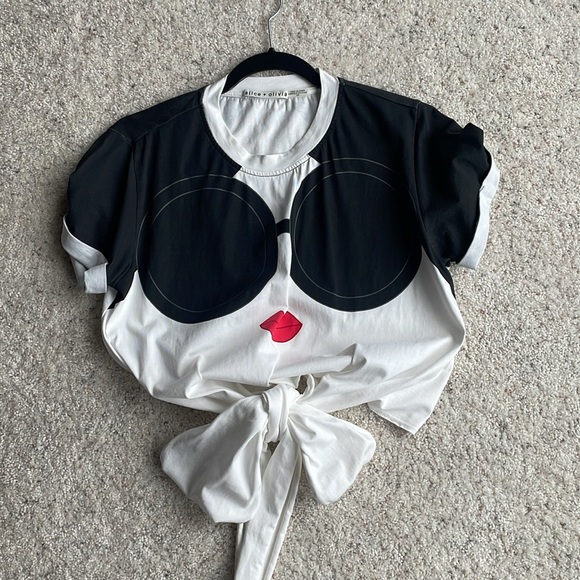 ALICE & OLIVIA Stace Face Jasper Roll Sleeve Tee - Picture 5 of 16